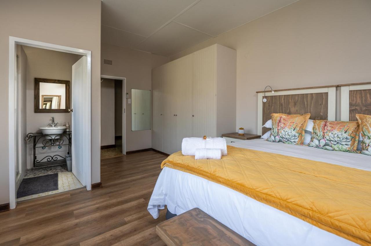 Opstal Gastehuis Potchefstroom Buitenkant foto