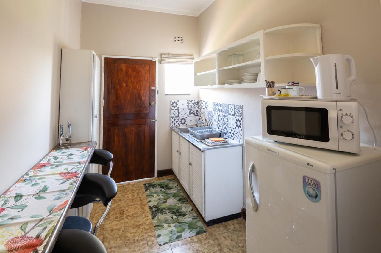 Opstal Gastehuis Potchefstroom Buitenkant foto