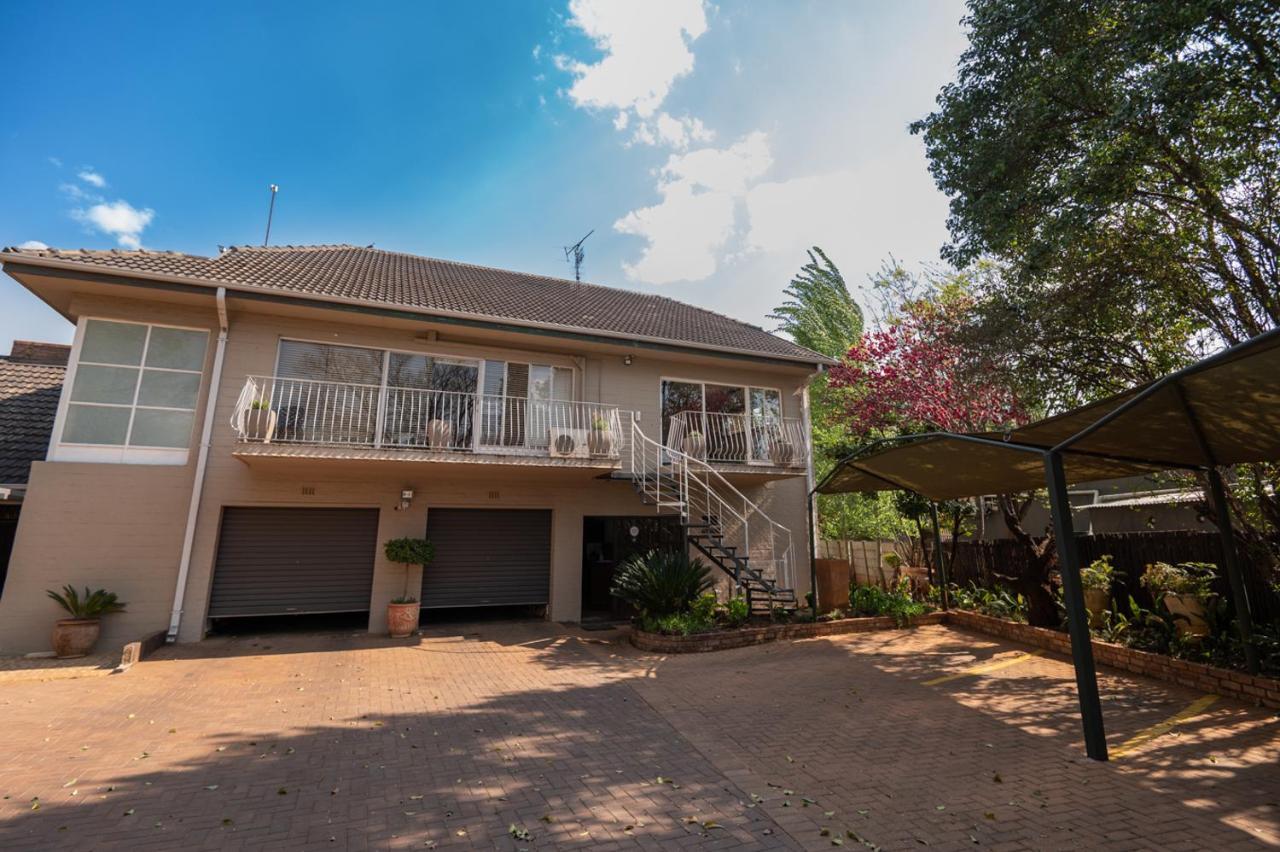 Opstal Gastehuis Potchefstroom Buitenkant foto