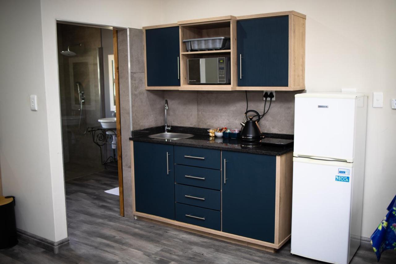 Opstal Gastehuis Potchefstroom Buitenkant foto