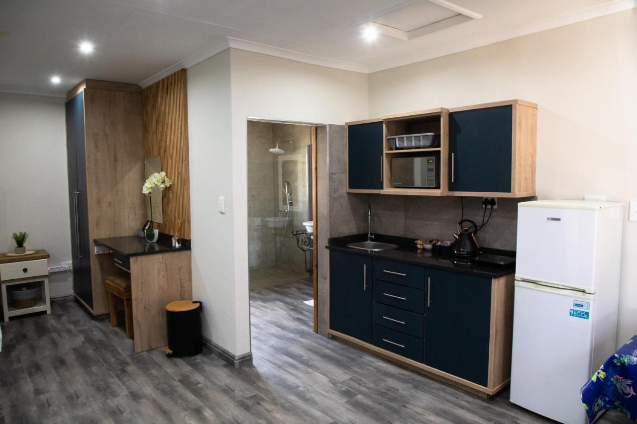 Opstal Gastehuis Potchefstroom Buitenkant foto