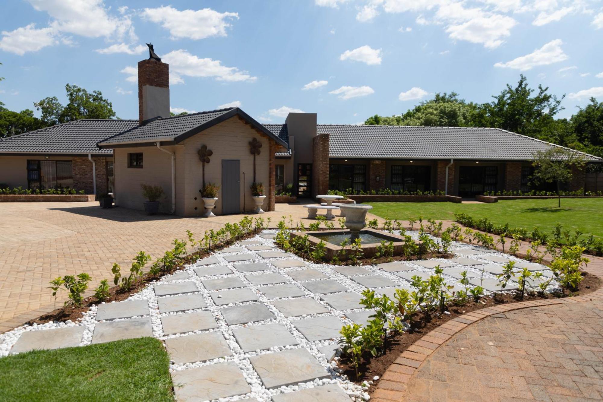 Opstal Gastehuis Potchefstroom Buitenkant foto