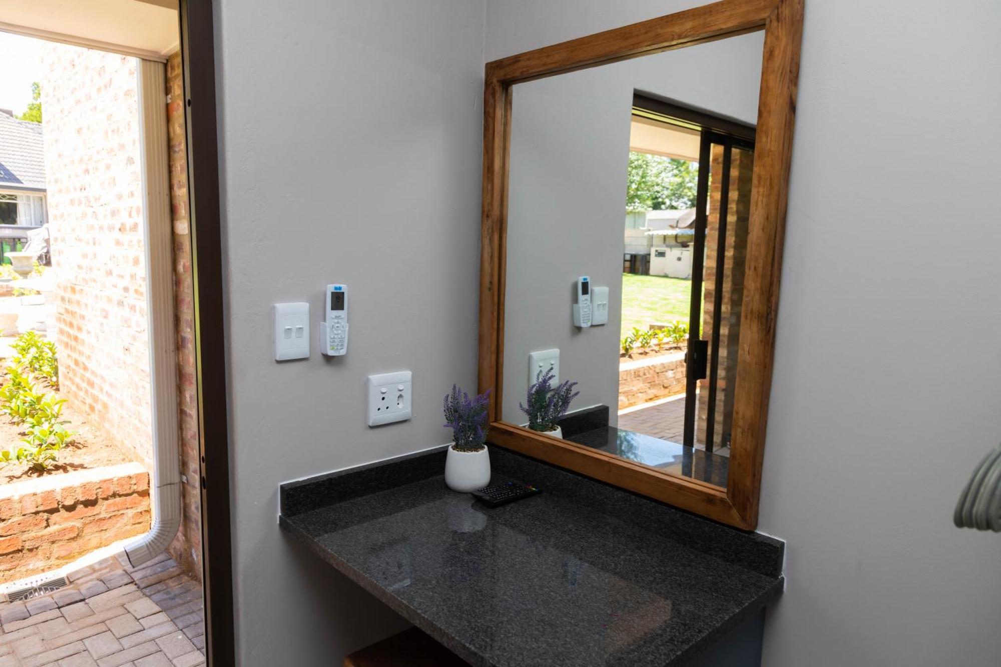 Opstal Gastehuis Potchefstroom Buitenkant foto
