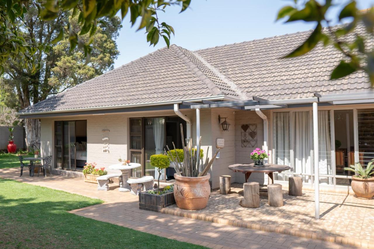 Opstal Gastehuis Potchefstroom Buitenkant foto