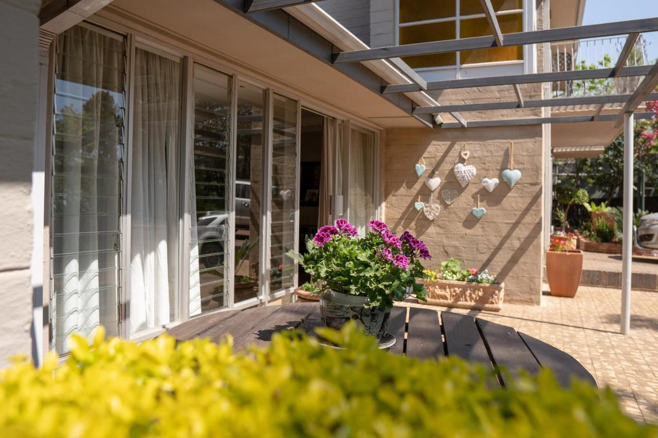 Opstal Gastehuis Potchefstroom Buitenkant foto