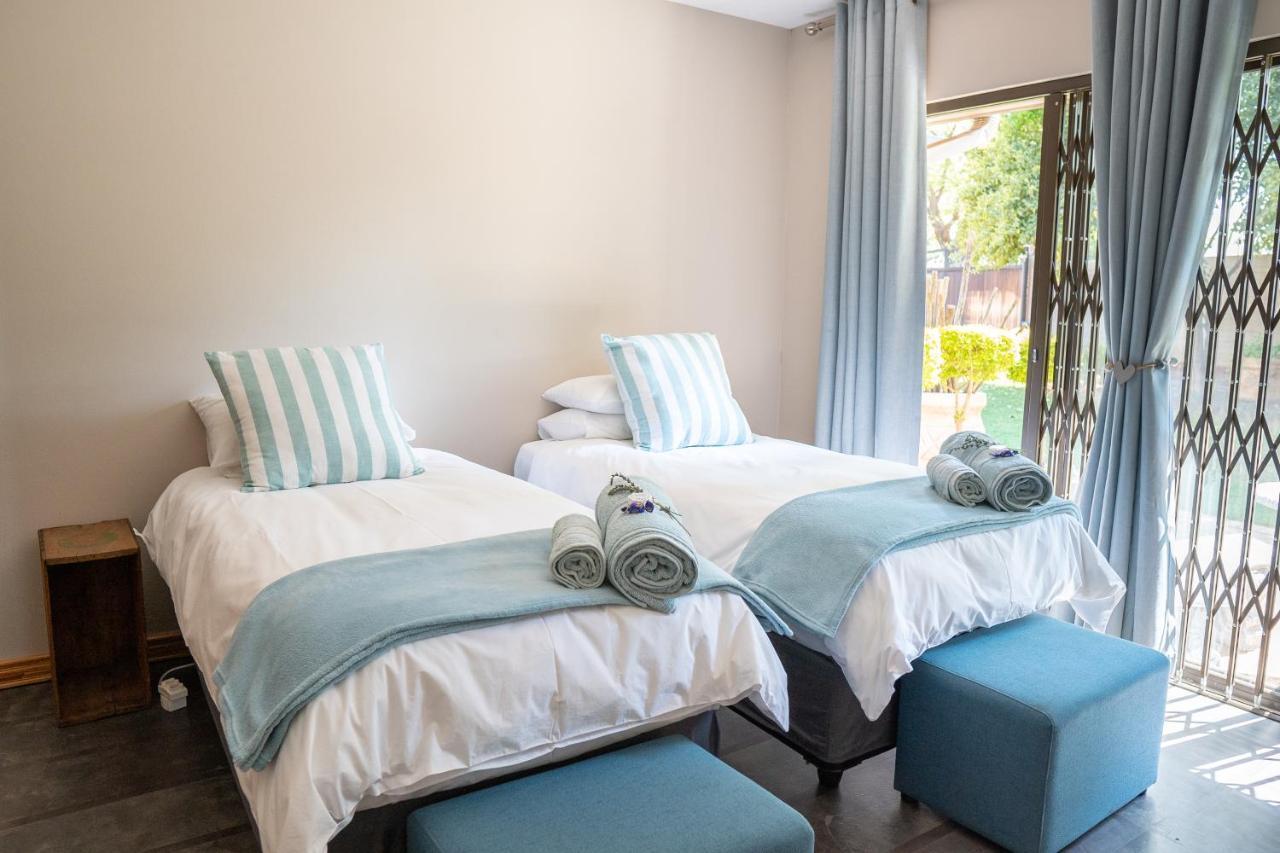 Opstal Gastehuis Potchefstroom Buitenkant foto