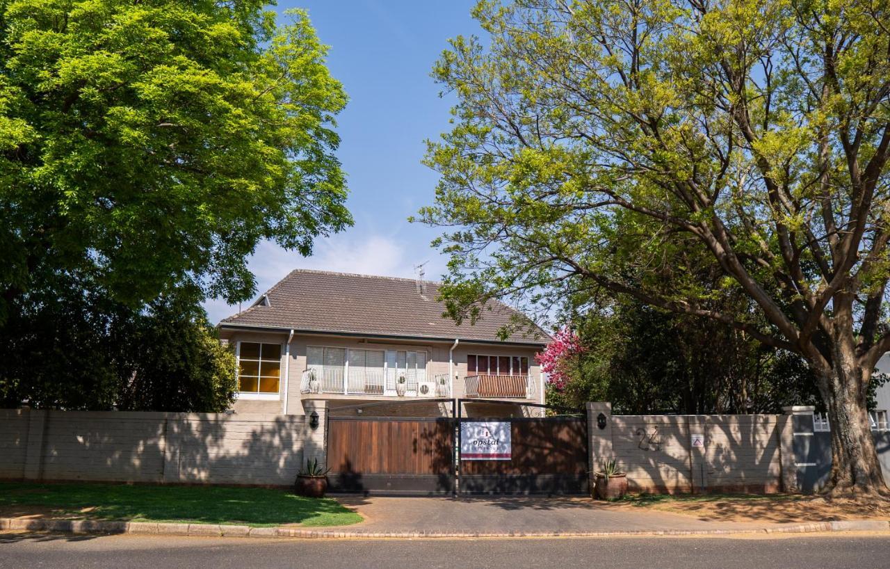Opstal Gastehuis Potchefstroom Buitenkant foto