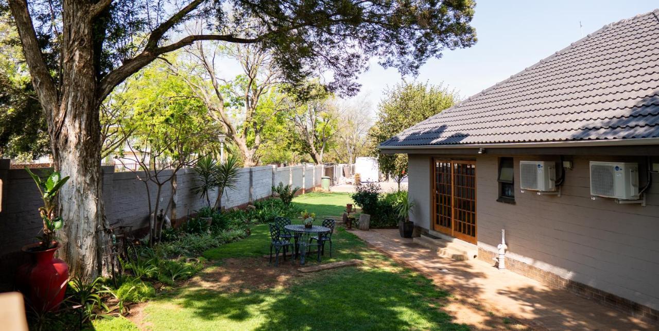 Opstal Gastehuis Potchefstroom Buitenkant foto